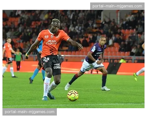 现场花絮:洛里昂主场为俱乐部成立百年举办特别纪念仪式 现场花絮:洛里昂主场为俱乐部成立百年举办特别纪念仪式